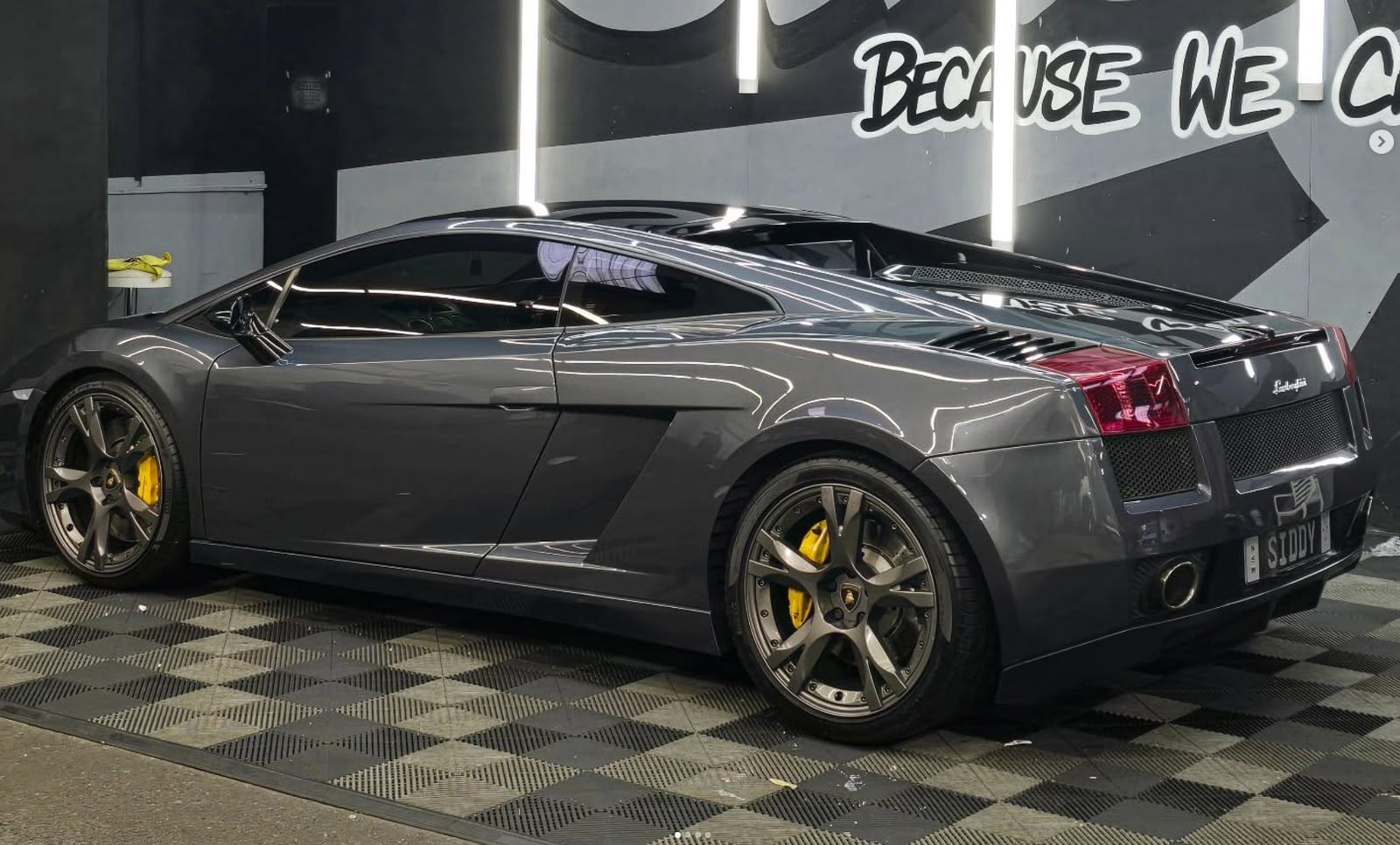 Lamborghini Gallardo rear, SunCare mural behind